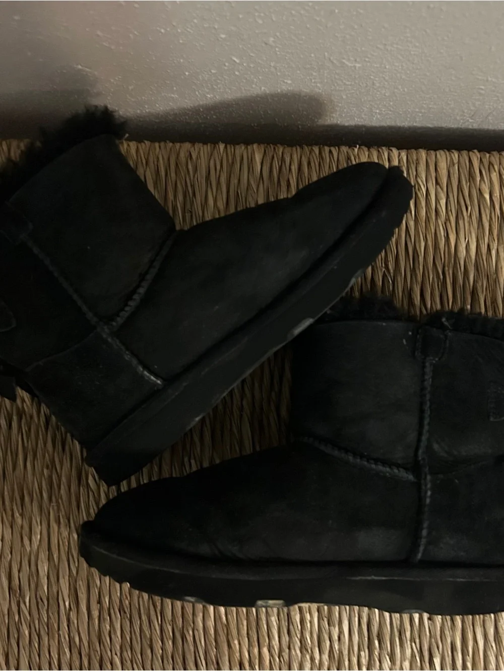 UGG mini baily bow Black Shearling Bow Back Ankle Boots